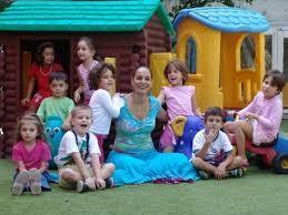 Nee Erberk, Trkiye'nin kard Avrupa gzellerinden biri. nceleri bir sre mankenlik yapsa da sonra sektrn dna kmaya karar verdi. Erberk,bir anaokulu iletiyor.