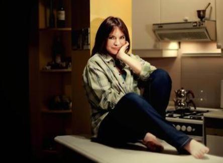 imdi Fransa'da deri ticaretiyle ilgileniyor.