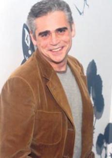  yl nce Kzm Nerede adl diziyle yeniden eski mesleine dnen Savac, uzun yllardr otoparklk yapyor. Savac, ili sokaklarna parmokatlar yerletiren irketin sahibi.