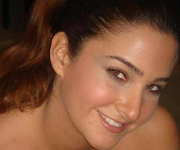 Oyuncu Rojda Demirer de ablas Ruken Demirer ile ikolata sektrne el att. kisi de oyuncu olan Demirer kardelerin stanbul'un Nianta semtinde bir ikolata maazas var.