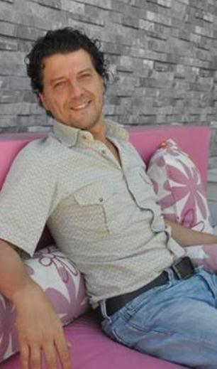 dll aktr lker Aksum da yine kendi sektrne yatrm yapt. Aksum, kardeiyle birlikte bir performans salonu iletiyor.