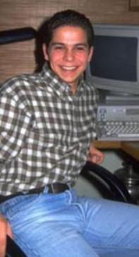 Atlay Uluk henz kk bir ocukken Bizimkiler dizisiyle tannmt.