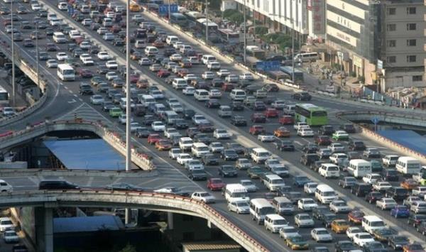 Trafik skkl sadece kalabalktan deil, kurallara yeterince uyulmamasndan kaynaklanmaktadr.