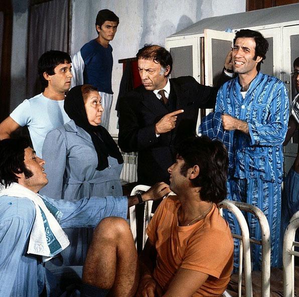 Bu mu o ocuk?..Bu filmde olmayan bir sahne arkadalar!.. Set fotorafs tarafndan verilmi bir mizansen!.. Mahmut hoca pek kulak ekmez zaten!..