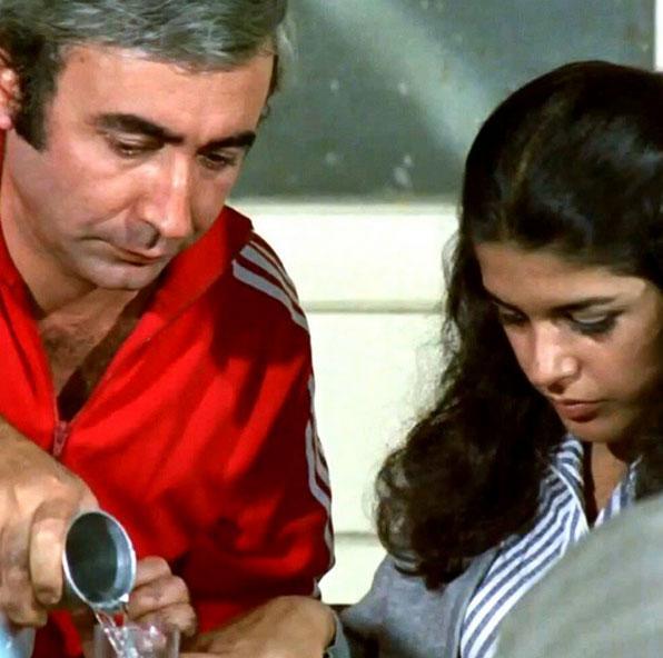 Ben koyiim!.. "Hababam Snf Snfta Kald" 40. yln dolduruyor bu sene!.. ekim montaj dublaj sinemalarda oynamas 20 gnde tamamlanm bir film!.. Biz Semra hoca ile seviiyoruz da!.. Dolana ay dolana, dolana gn dolana....