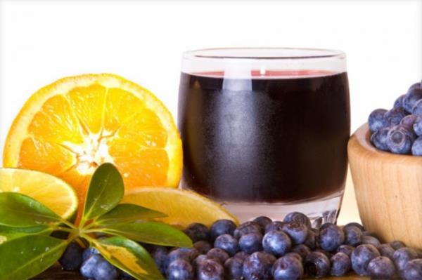 Yaban mersini suyu: Yaban mersininin iindeki maddeler beyninizi salkl tutabilir. Kk bir aratrmada, aratrmaclar yaban mersininin yetmili yataki yetikinlerin hafzalar zerindeki etkisine baktlar. 12 hafta boyunca gnde 2,5 bardak yaban mersini suyu ienlerin renme ve hafza testlerinde gzle grlr bir iyileme belirlendi. Bu nedenle siz de beyninizin salkl bir ekilde almasn istiyorsanz yaban mersini suyunu tercih edin.