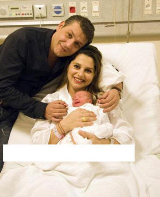 Pelin Krmk ve Rafi Moreno iftinin bebekleri, Amerikan Hastanesi'nde dnyaya geldi. Sezaryen doum ile 2 kilo 950 gram arlnda ve 49 santim boyunda dnyaya gelen bebee, Selin ismi verildi.