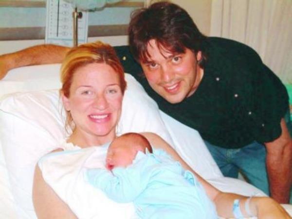 Tiyatrocu ift Buket Dereolu ile zgr zglgn'n ilk bebekleri Can, Amerikan; Hastanesi'nde dnyaya geldi.