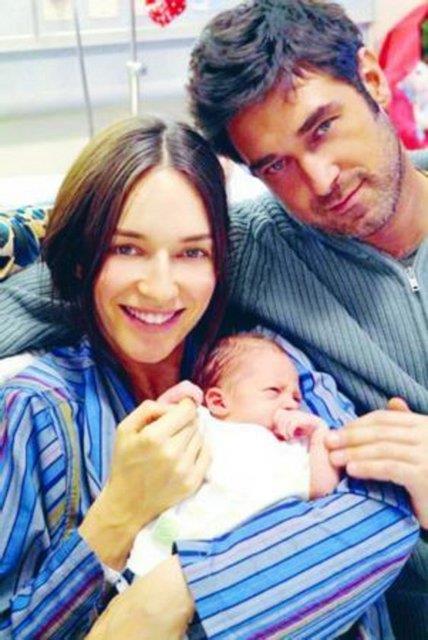 Podyumlarn gzde iftlerinden Burak Hakk ve Sema imek'in Rzgar adnda bir oullar var.