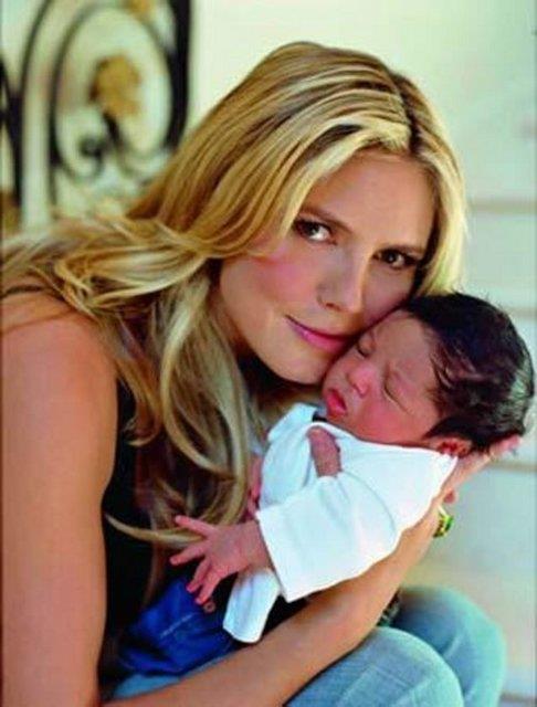 Dnyaca nl top model Heidi Klum, doumdan hemen sonra bebei ile objektif karsna geti...