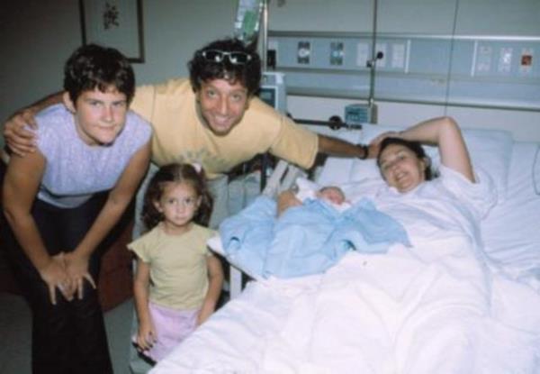 Burin Orhon-Sheyl Uygur iftinin kzlar Aye, Amerikan Hastanesi'nde dnyaya geldi. Sheyl ikinci kez baba olurken, Burin ise 3. kez anne olmann mutluluunu yaad.