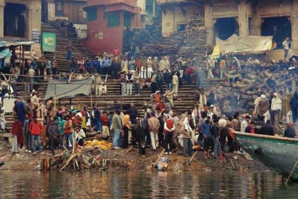 Varanasi'nin "Hindularn lmeye Geldii ehir" olarak da biliniyor.