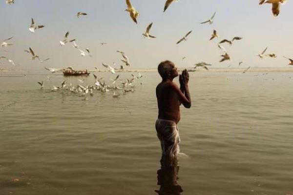 lmden sonra yaklarak Ganj&#8217;a braklacan mit edenler, lm-yaam dngsnden karak nirvanaya ulaacaklarna inanyorlar.
