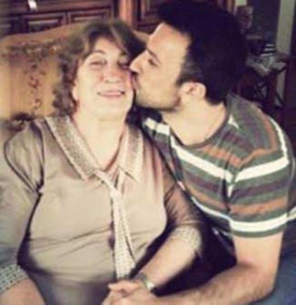 Uzun yllar Almanya'da yaadklar iin 3 ay nce ailesine bir jest daha yapan Tarkan, Kln'de villa alp tapuyu annesine verdi. (Posta)