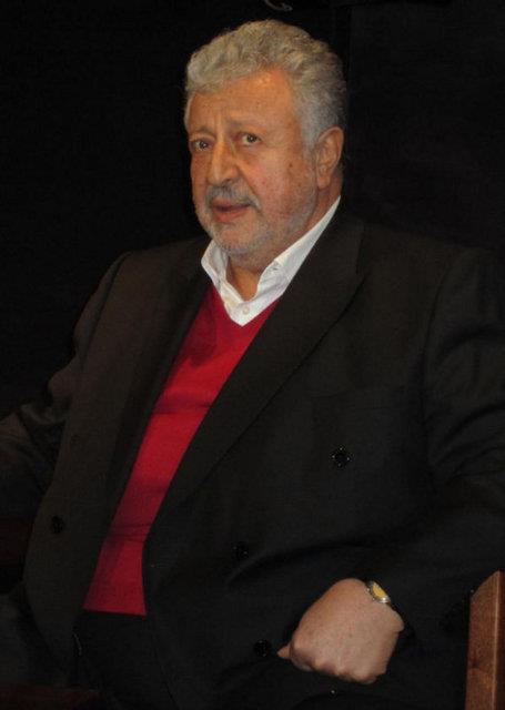 ok sayda irkete ortak olan Akpnar, bir dnem Kipa adl spermarketin ortaklar arasndayd. imdi zmir'de bir oteli var.