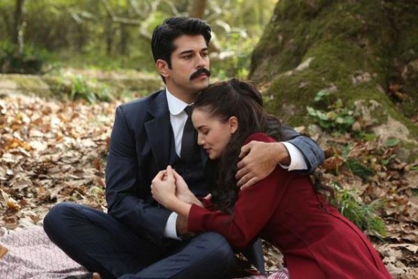 MARKALAR PENDE<br>  nl oyuncu Burak zivit bir ampuan markas ile ikinci kez anlat. Reklam filmi karlnda ise 1.5 milyon TL ald.