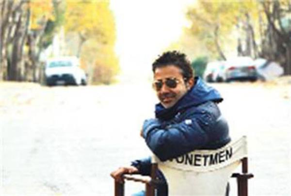 Kuzeni Uur Seluk Trker'in ynlendirmesiyle bir sre nce 5 milyon dolarlk Twitter hissesi alan sanat, byk kr elde etti. Emrah, imdi tm kazancn Facebook hisselerine yatryor.