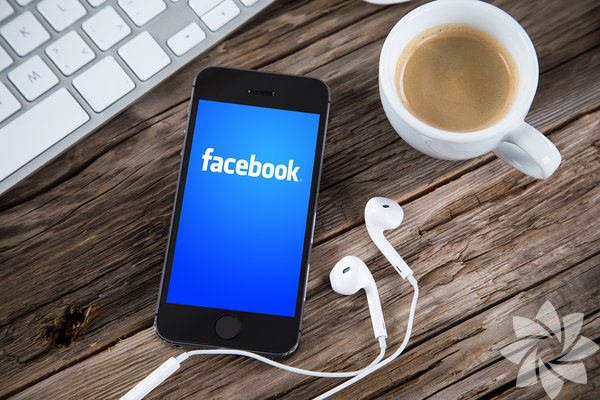 1. Hayatnzn dier insanlarn hayatlar kadar haval olmadn hissetmenize yol aabilir.<br>    Sosyal psikologlarn gzlemlerine gre, insanlar doalar gerei sosyal karlatrma yapmaya meyilliler. &#8220;Standartlara gre iyi miyim yoksa kt m?&#8221; gibi bir soruya yant verebilmek iin dier insanlar kontrol etmek gerekiyor. Facebook, sosyal karlatrma yapmann hzl ve kolay bir yoludur; ancak tek bir bakla arkadanzn lks bir restoranda yemek yediine ya da yln profesr dln aldna tank olabilirsiniz. Kronik Facebook kullanclar, dier insanlarn kendilerinden ok daha mutlu hayatlar yaadklarn dnp hayatn adaletsiz olduu sonucuna varmaya meyilli olabiliyorlar.