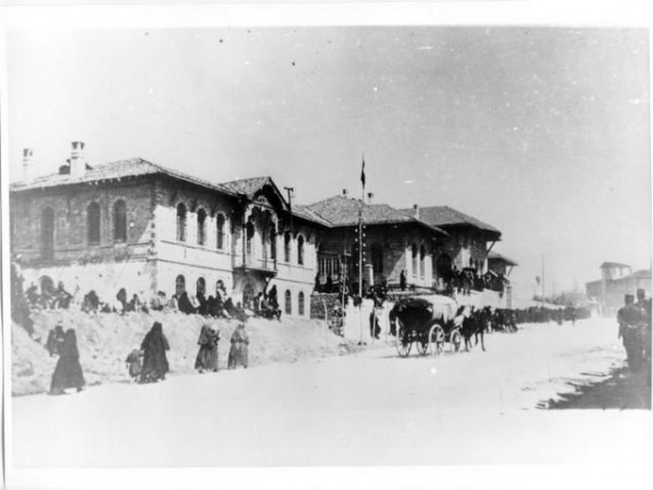 Ortaya kan bu durum, ngiltere yannda yer alan, talya ve Fransa ile birlikteTrkiye arasnda diplomatik krize dnt.1925 ylna kadar devam eden karlkl notalardan sonra bykelilerin Ankara'ya tanmalar zamana brakld.