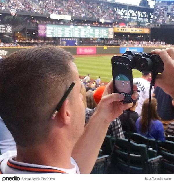 Kap bylece otomatik kapanyor  2. "En uzak yerden bilet alrsak byle olur, i baa dt"