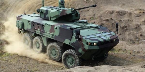 OTOKAR ARMA  <br>    Yksek taktik ve teknik zelliklere sahip yeni nesil ok tekerlekli modler bir ara olan ARMA; stn hareket kabiliyeti, yksek mayn ve balistik koruma ile orta ve yksek kalibre silah sistemi entegrasyon opsiyonlarna sahip. Arma, en zorlu arazi koullarnda bile hizmet verebilmekte.  nceki Devam