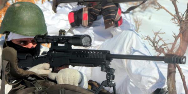 JNG-90  <br>    JNG-90, MKE'nin Krkkale tesislerinde tasarm ve retimi gerekleen,  7,62 mm apnda 1200 metre etki mesafesine sahip bir keskin nianc tfei. Dipik boy mesafe ayar, kaynak (elmack kemii - tfek temas noktas) blgesi ykseklik ayar, tetik ve kabza aras mesafe ayar zelliklerine sahip.