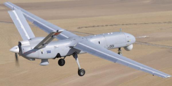 Tmyle kompozit yapda tasarlanan hava arac; mono blok gvde, sklebilir kanat ve V-kuyruk ile katlanabilir ini takm, yedeklemeli kontrol yzeyleri, ekipman blmeleri, servis kapaklar gibi bileenlerden olumakta.