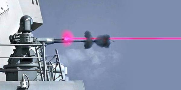 Sonrasnda ise yksek gl lazer hzmesini hedef zerine ynlendirip odaklad noktaya lazer n gndererek imha ederken projeyi yakndan izleyen Milli Savunma Bakanl&#8217;nda da yzleri gldrd.