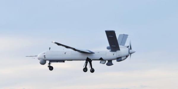 YEN NESL ANKA GKLERDE<br>      Trk Havaclk ve Uzay Sanayii A'nin (TUSA), gelitirdii yeni nesil yksek performans "ANKA Blok B", ilk uuunu baaryla tamamlad. TUSA'tan yaplan yazl aklamaya gre, 2013 ylnda Blok A konfigrasyonuna ynelik kabulleri tamamlanan ANKA nsansz Hava Arac Sisteminde elde edilen deneyimlerle gelitirilen yeni nesil yksek performans "ANKA Blok B", bugn ilk uuunu baaryla gerekletirdi.Otomatik kalk ve inile yaplan ilk uuta, farkl otopilot ve ini modlarnn testleri eksiksiz tamamlad. Blok A uanda tanan EO/IR kameraya ek olarak, SAR/ISAR/GMTI radar da tayabilen sistem, faydal yk tama kapasitesiyle yeni nesil entegrasyon projeleri iin nemli bir altyap salyor.