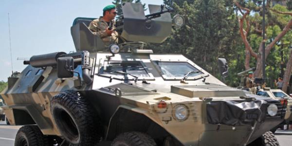 9 personel tama kapasiteli lastik tekerlekli 4x4 Cobra Zrhl Aracn amfibik versiyonu da bulunmakta. Kazakistan Silahl Kuvvetleri ihtiyac iin Otokar irketi Kazakistan Engineering irketi ile 2011 ylnda yaplan anlama dorultusunda ortak lisansl retim yaplmakta.