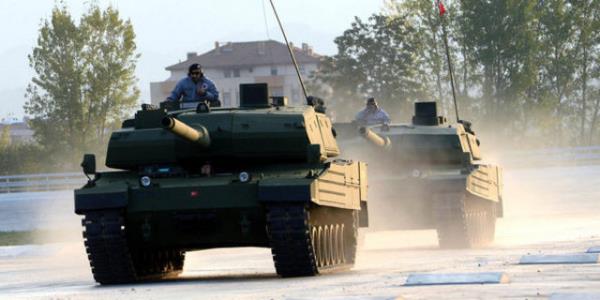 ALTAY TANKI<br>      Otokar tarafndan retilen Trkiye'nin ilk Milli Ana Muharebe Tank Altay&#8217;n tasarmnda, Trk Silahl Kuvvetleri&#8217;nin gerekletirebilecei her trl harekat artlar ve katlm salayaca BM/NATO harekatlarnn ihtiyalar gz nnde bulunduruldu. Bu amala Altay, modern tanklarda kullanlan en yeni teknolojilerle donatld. Altay, sahip olaca stn ate gc ve isabet oran, yksek hareket kabiliyeti ile Trk Silahl Kuvvetleri&#8217;nin en temel ve caydrc glerinden biri olacak.