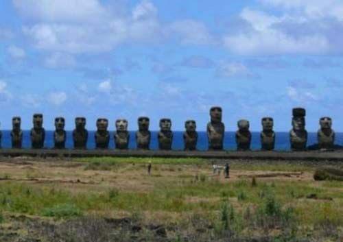 DEV HEYKELLER: Pasifik Okyanusu'ndaki Paskalya Adas'nda bulunan dev heykeller de srlarn koruyor. 9 metre yksekliindeki dev heykelleri hangi uygarlklarn yapm olabileceine ilikin eitli grler bulunuyor. Dev heykellerin ta platformlar zerine nasl oturtulduu aratrmaclar dndrrken, niin yapldklar da merak konusu.