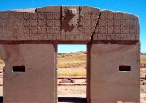 GNE KAPISI: Gney Amerika'daki srrn koruyan arkeolojik buluntulardan biri de Tiahuanaco'daki Gne Kaps. Tek para tatan yaplan 5 metre geniliinde, 3 metre yksekliinde ve 10 ton arlnda olduu tahmin edilen Gne Kaps'nn nasl bir yntemle ve ne amala ina edildii bir trl aklanamyor.