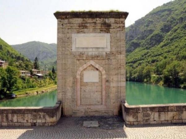 Bosna Hersek / Sokullu Mehmet Paa tarafndan yatrlan Drina Kprs ve kpr zerinde yeralan mihrab
