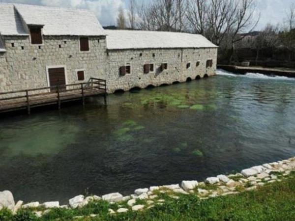 Bosna / Mihrimah Sultan`a ait gl stnde yeralan evi