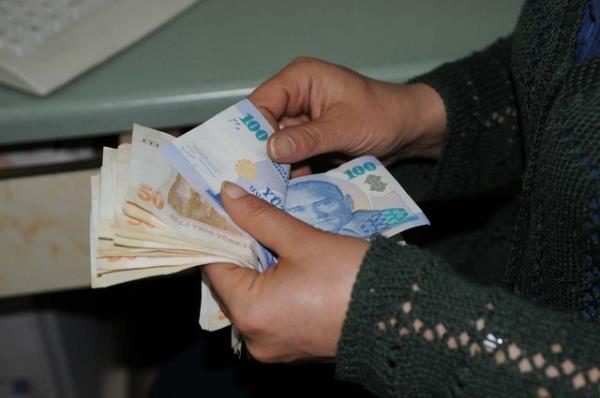 imek, "2015 yl iin siyasi partilere toplamda 531 milyon denek konmutur" aklamasn yapt.