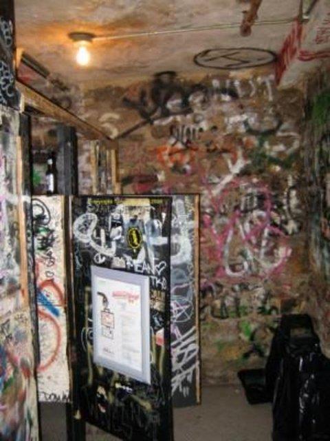 Tuvalet bulamamak Ryanzda srekli tuvaleti aryorsunuz ama bir trl bulamyor musunuz? O zaman scak yatanzdan kalkp tuvaletin yolunu tutmann zaman gelmi demektir.