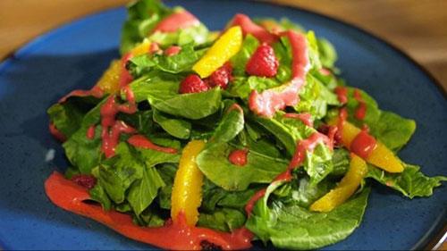 Kendinize portakal ve 50 gr. spanak yaprandan oluan bir salata hazrlayn. Salatay 50 gr. yasz yourt, bir tutam tuz ve karabiberden oluan bir sosla tatlandrn. Hem enfeksiyonlara kar korunun hem de midenizi doyurun.