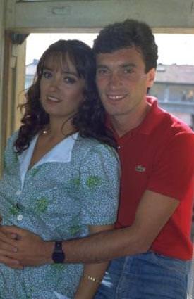 Fahriye Abla bata olmak zere bir ok filmde ve dizide oynayan Tarcan, biraz erken bir yata gsteri dnyasndan elini eteini ekti.