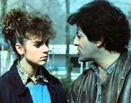 Bu fotoraftaki nller imdi de hayatmzda... Kimini TV ekranlarnda kimini sahnede gryoruz... Ama aradan geen yllar iinde onlar da yle deiti ki... Eer nfus kadnzdaki doum tarihiniz 1980 ya da 90'lar gsteriyorsa bu yz size hi tandk gelmeyecek...    <br>te 1980'lerde gsteri dnyasna adm atan nllerin bugnk grnmleri...