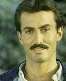 Faruk Peker de 1980'lerin nl ve yakkl aktrlerinden biriydi.