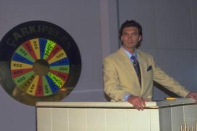 Arka plandaki ark Felek'i biliyorsunuz. Peki ya bu nly.