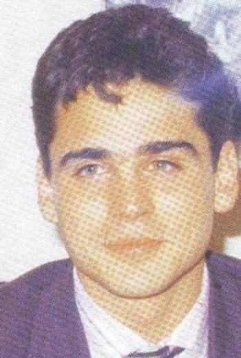 Tolga Savac, yeil gzleri vebebeksi yzyle dnemin en popler oyuncularndan biriydi.