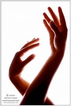 KOKAN ELLER Ellerden bahsetmiken, yemek iin kullanlan soan ve sarmsak kokular ele siner, ellerinizi limonla ovmak bu sorunu da zecektir.