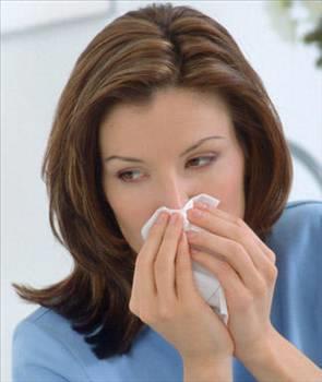 NEZLE VE GRPLER aya ya da scak suya limon skmak ve onu imek, gsterili paketlerde satlan vitaminlerin salayaca ekstra vitamin grevini grecektir. in numaras, doru zamanda balamak, Mayo Clinic&#8217;e gre hastalanacanz anladnz an bu kre balamalsnz. yleyse o suyun iine biraz daha baklk sistemi destekleyici limon skn!