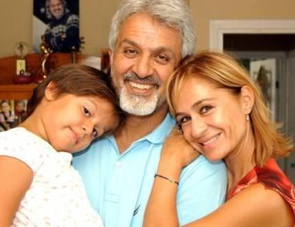 TALAT BULUT VE KIZI HAZAL  <br>  u sralar Kasaba adl dizide oynayan Talat Bulut'un Pnar Afar ile evliliinden Hazal adl bir kz var.