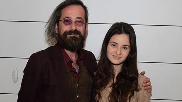 Babamn ruhu gen<br>    Feridun Dzaa, kz Tuya Naz ile Trump Alveri Merkezi'nde "Kim Korkar Hain Kurttan" oyununu izledi.