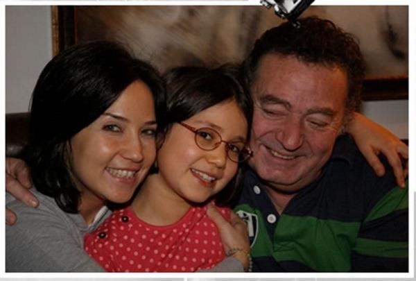 nc kez yumuak doku kanseriyla mcadele eden Kayahan'a en byk destei ei ve kz veriyor.