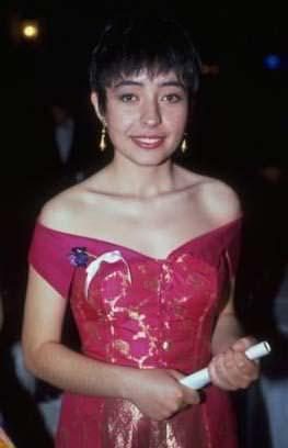 DEDEDEN SANATI<br>    Bu gen kzn dedesi de babas da Yeilam'n usta aktrlerinden. Ama o "Bir aileye bir sanat yeter" deyip bambaka bir alanda kariyer yapmaya karar verdi.