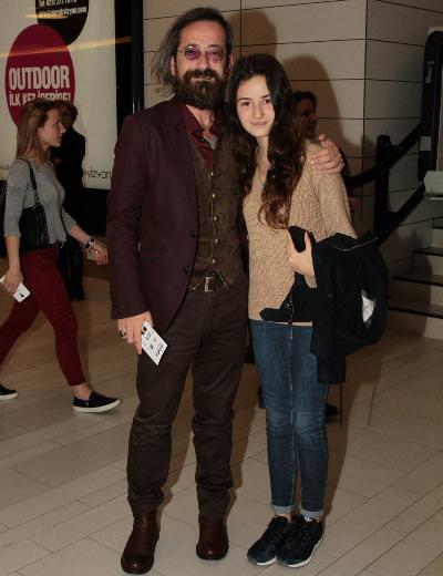 Gen kz, Dzaa'n yeni sa stiliyle ilgili "Babamn ruhu gen, ne yapsa severim. Bu sana da bayldm" dedi.